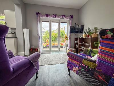 FAMILY/DINING ROOM